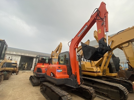 6 ton originele gebruikte Doosan DX60 Crawler graafmachine met 39,7 kW motorvermogen en 0,21m3 emmercapaciteit