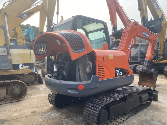 6 ton originele gebruikte Doosan DX60 Crawler graafmachine met 39,7 kW motorvermogen en 0,21m3 emmercapaciteit