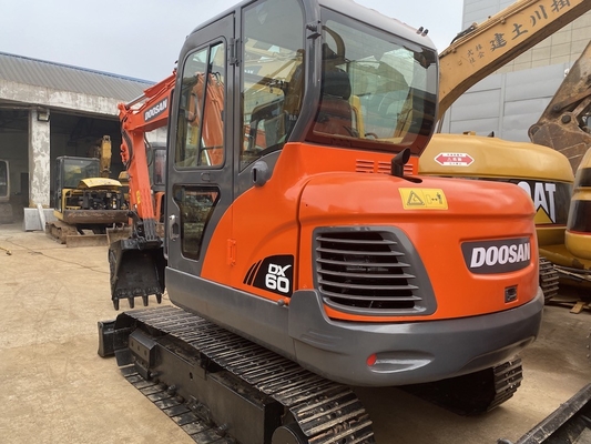 6 ton originele gebruikte Doosan DX60 Crawler graafmachine met 39,7 kW motorvermogen en 0,21m3 emmercapaciteit