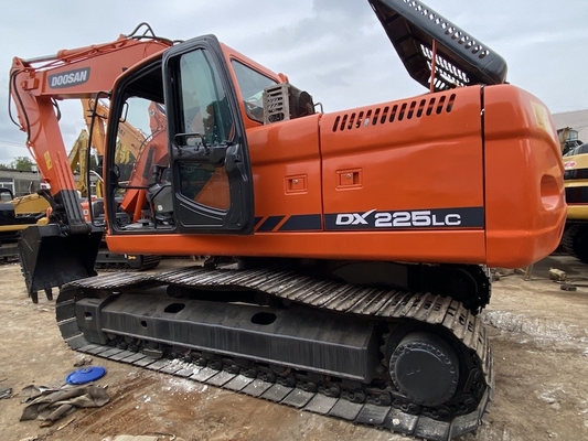 22 ton originele gebruikte Doosan DX225 Crawler graafmachine met 157 kW motorvermogen en 1,05m3 emmercapaciteit
