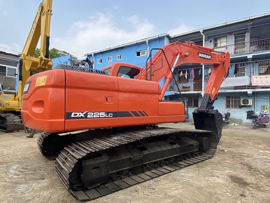 22 ton originele gebruikte Doosan DX225 Crawler graafmachine met 157 kW motorvermogen en 1,05m3 emmercapaciteit