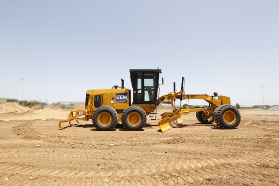 Gebruikte zware apparatuur SEM 919F Motor Grader tweedehands met Ripper te koop